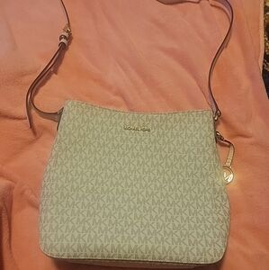 Michael Kors Jet Set Travel Women's Messenger Bag Large - Cream